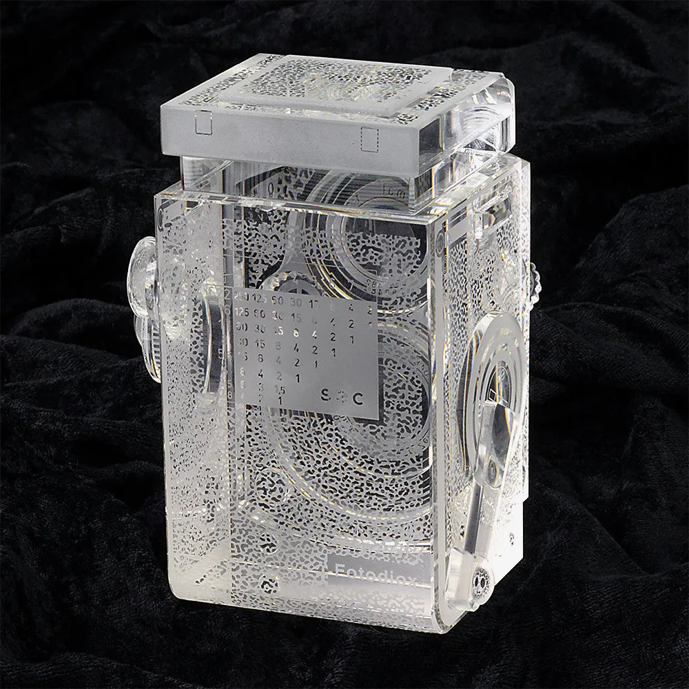 Fotodiox Crystal Camera - 4/5 Sized Replica of Rolleiflex 2.8 Camera w/ Zeiss Planar 80mm lens; Paperweight, Book Shelf, Bookends