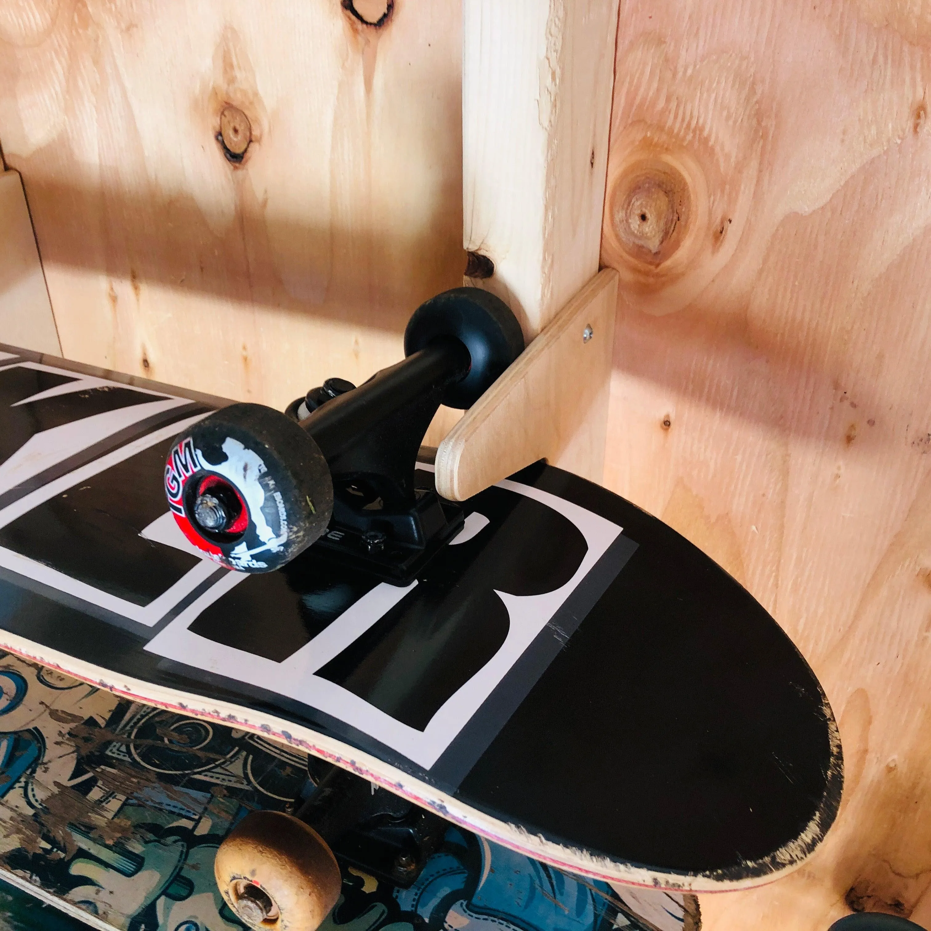HANGTHIS Up Skateboard Organizer 26" (holds 4) Shed organization, sporting goods, yard shed, outdoor storate