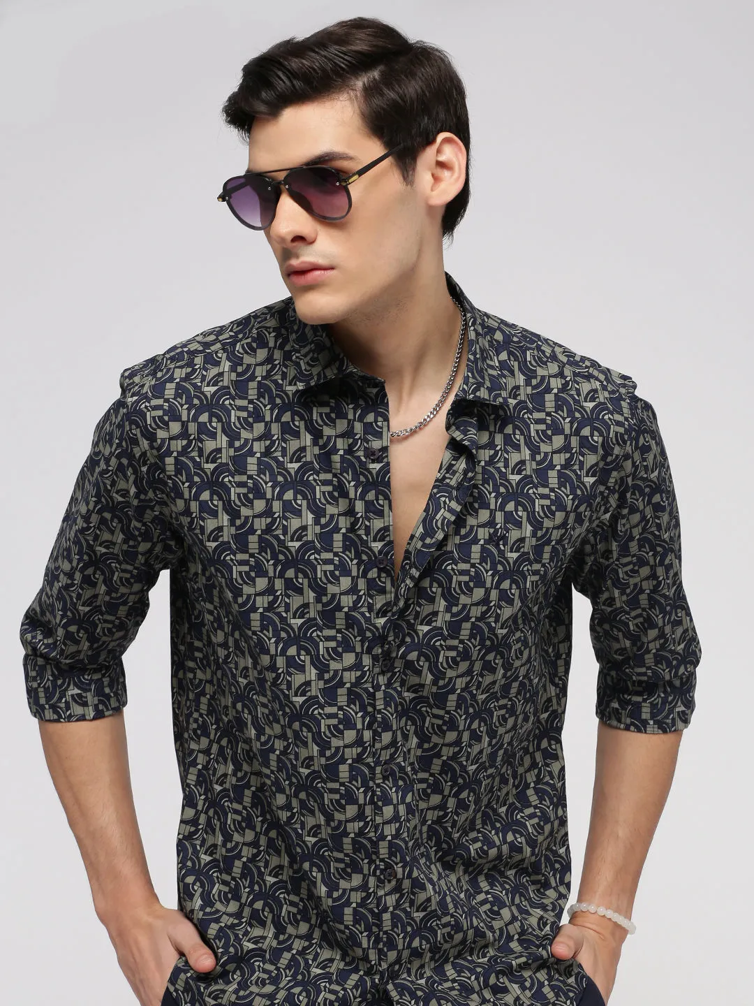 Men Navy Blue Slim Fit Geometric Printed Cotton Casual Shirt