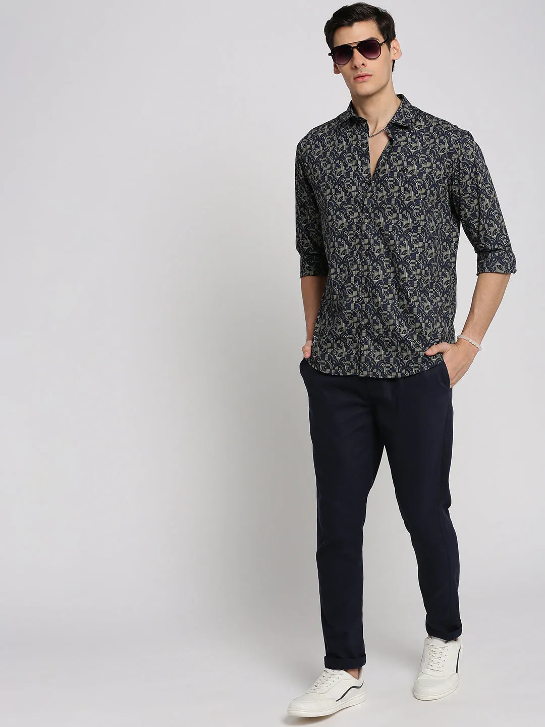Men Navy Blue Slim Fit Geometric Printed Cotton Casual Shirt