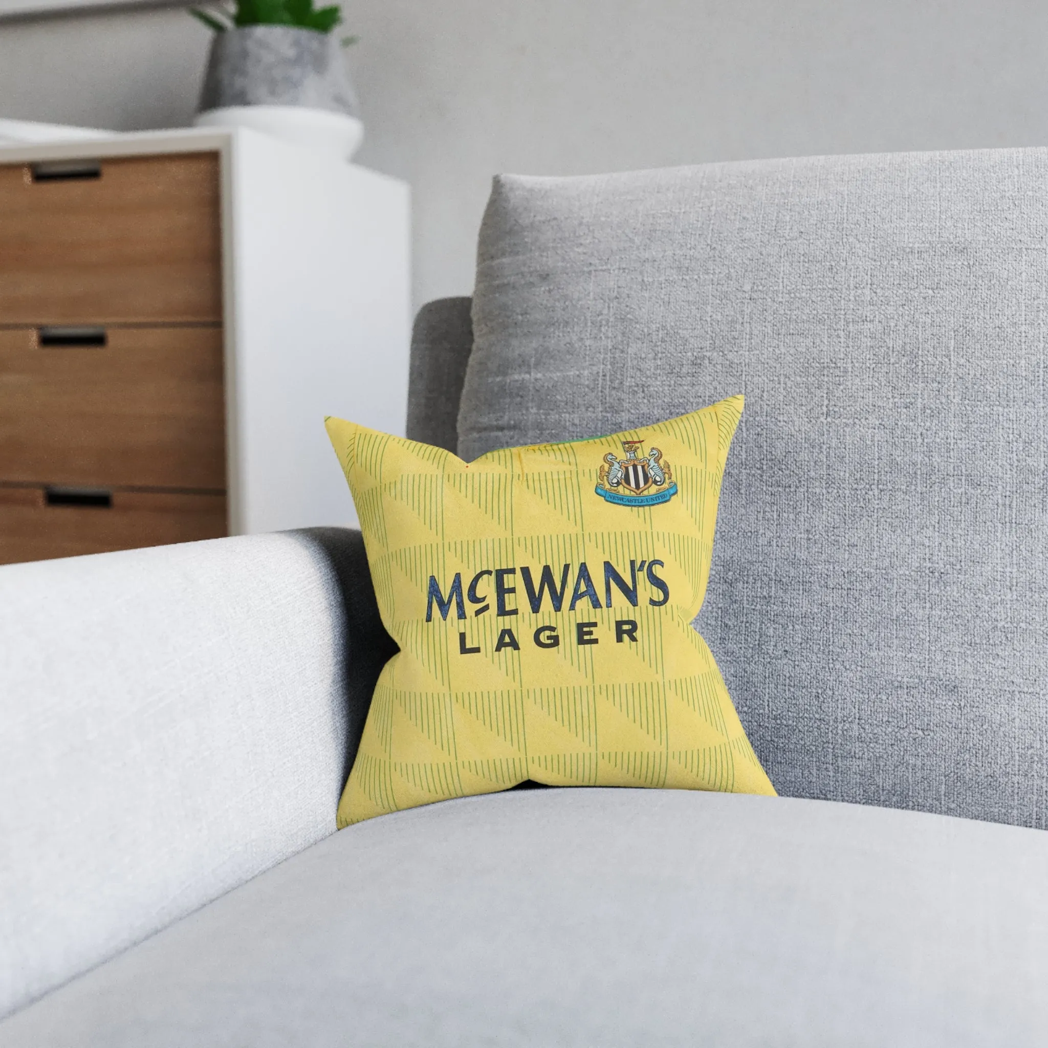 Newcastle Retro Away Kit 91/92 - Square Pillow