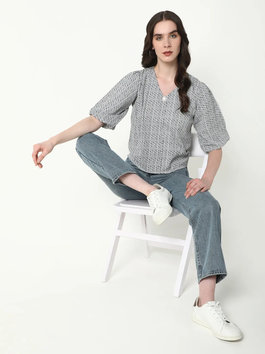 Women Black Geometric Printed Puff Sleeve Top