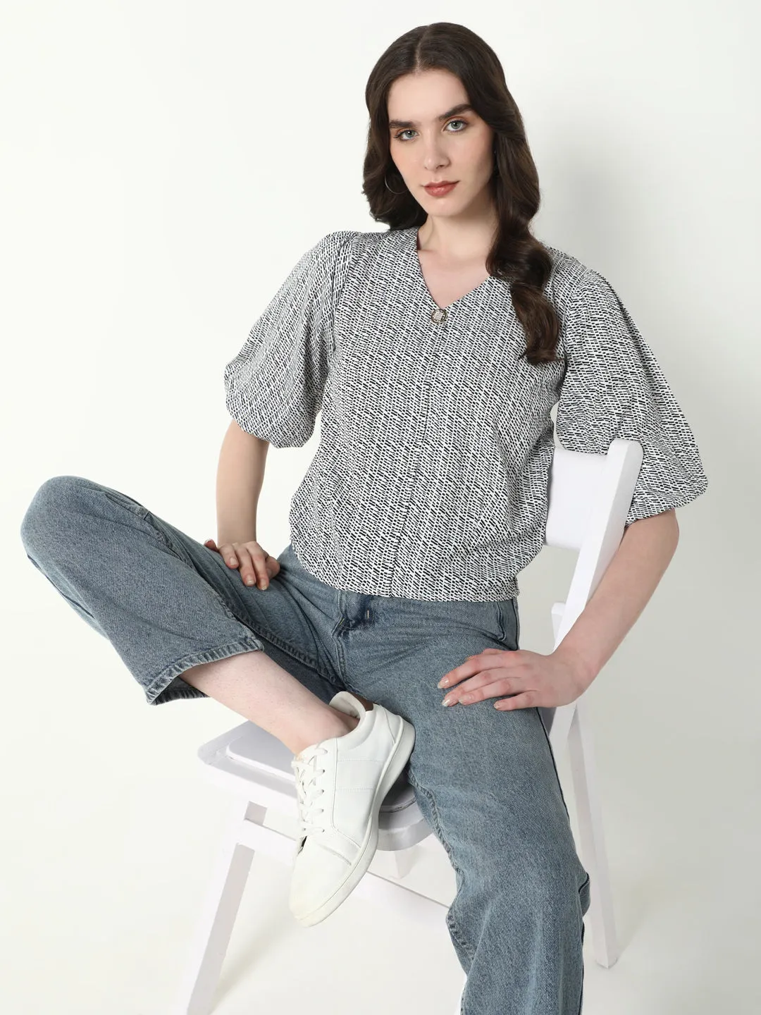 Women Black Geometric Printed Puff Sleeve Top